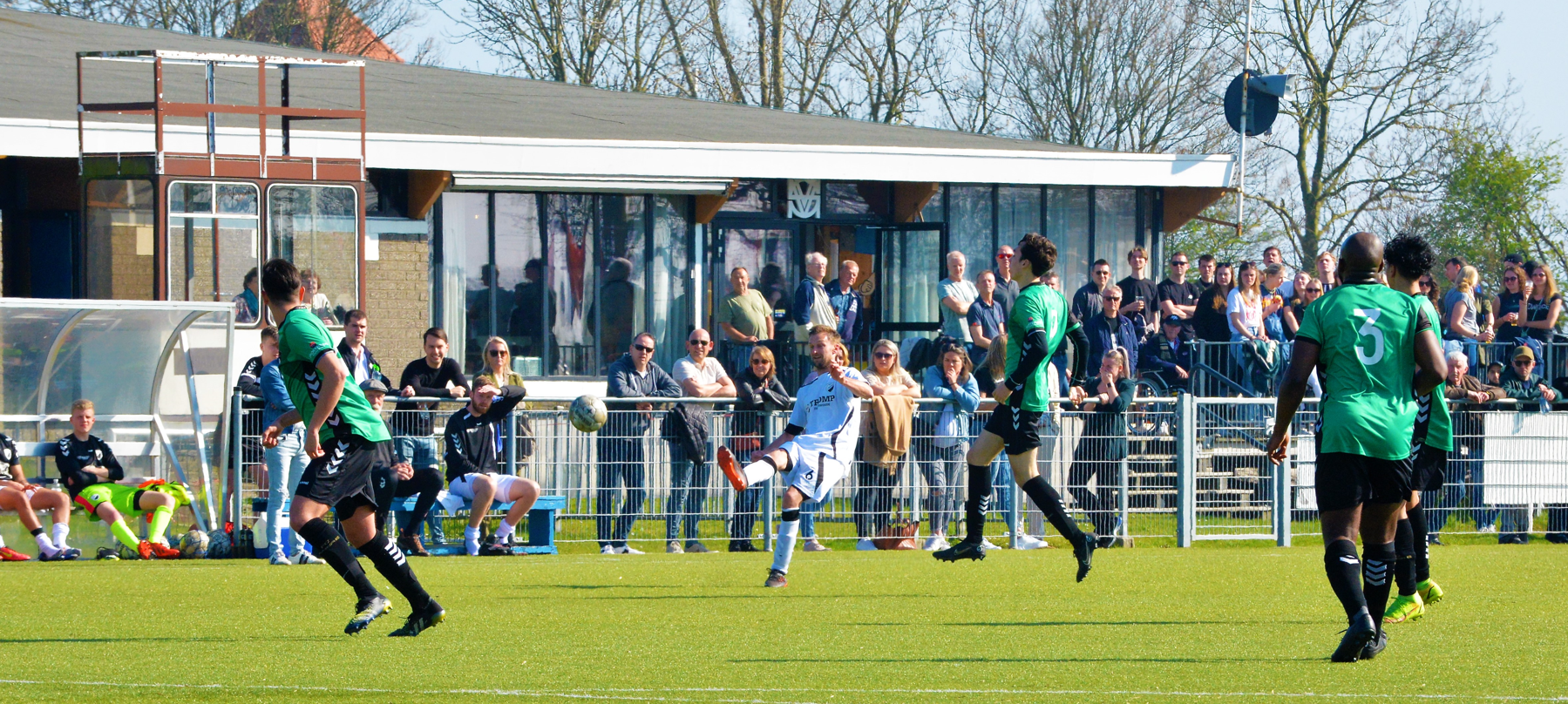 Thuiswedstrijd tegen FC Almere in foto's samengevat